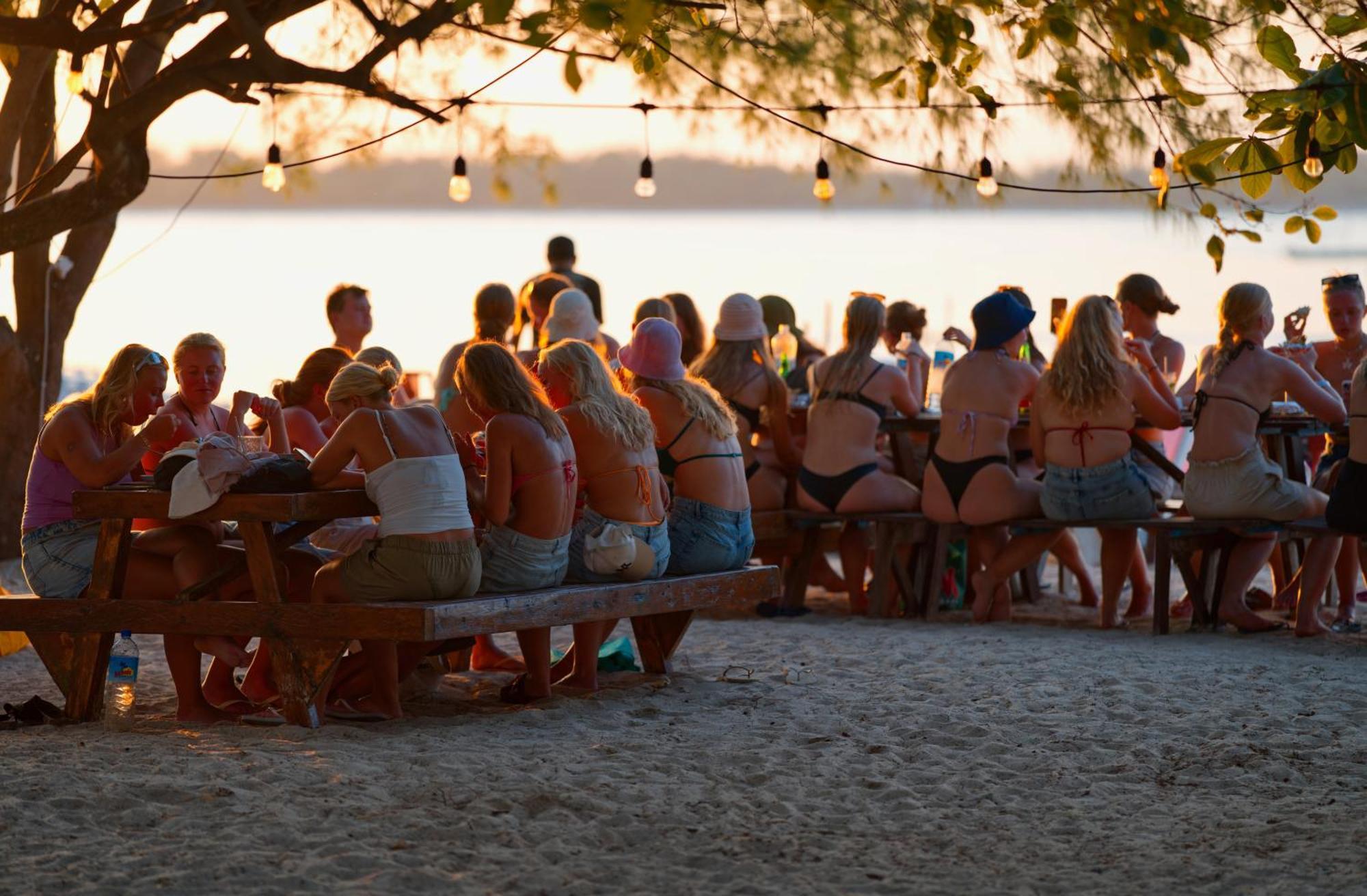 Begadang Hotel Gili Air Exterior photo