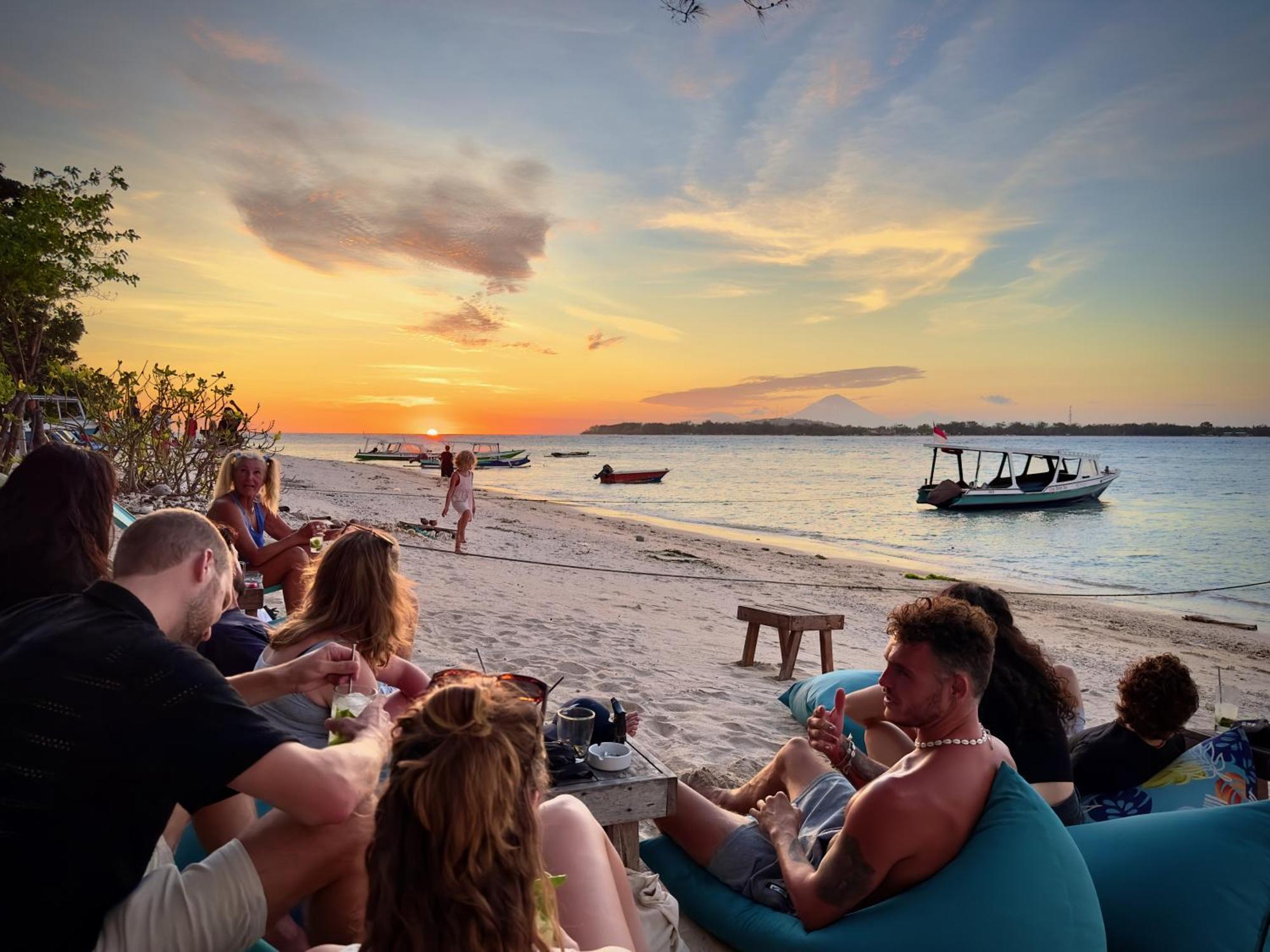 Begadang Hotel Gili Air Exterior photo